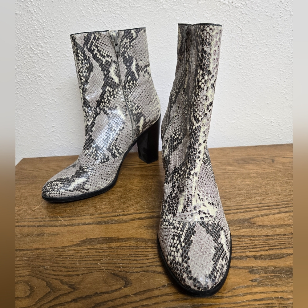 #23 Pour La Victoire Snakeskin Patterned Ankle Boots Size 10